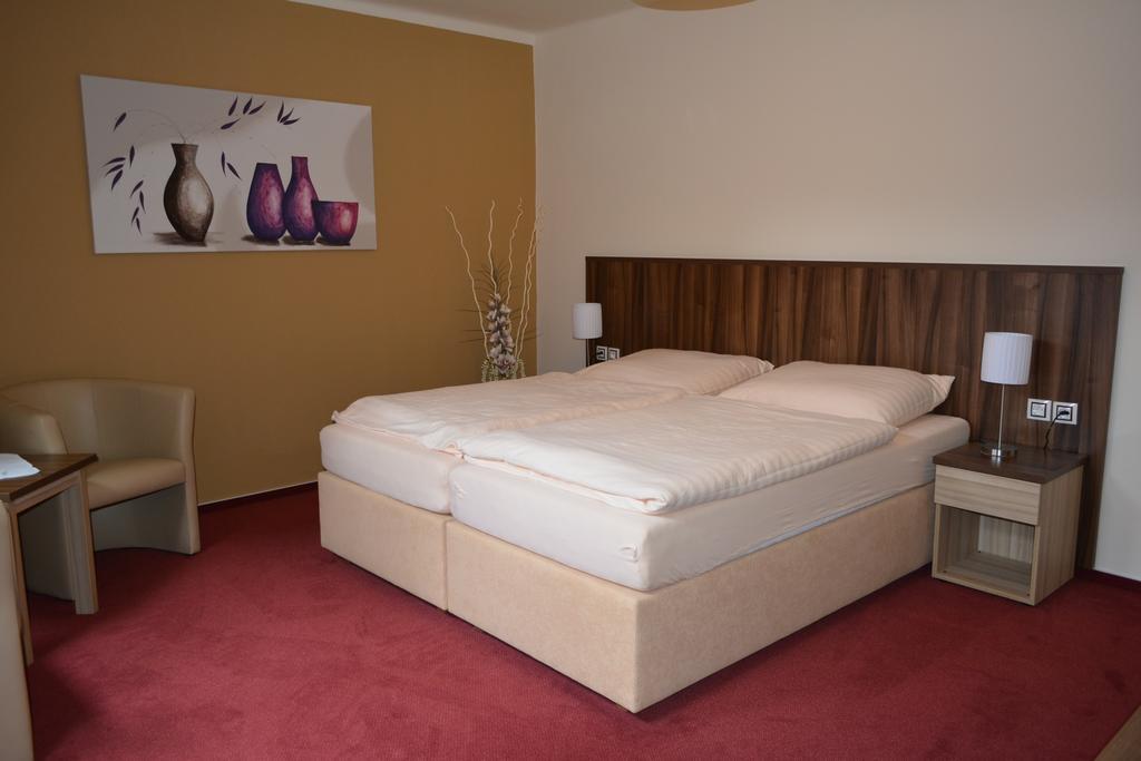 Hotel Koruna Karlstejn Room photo